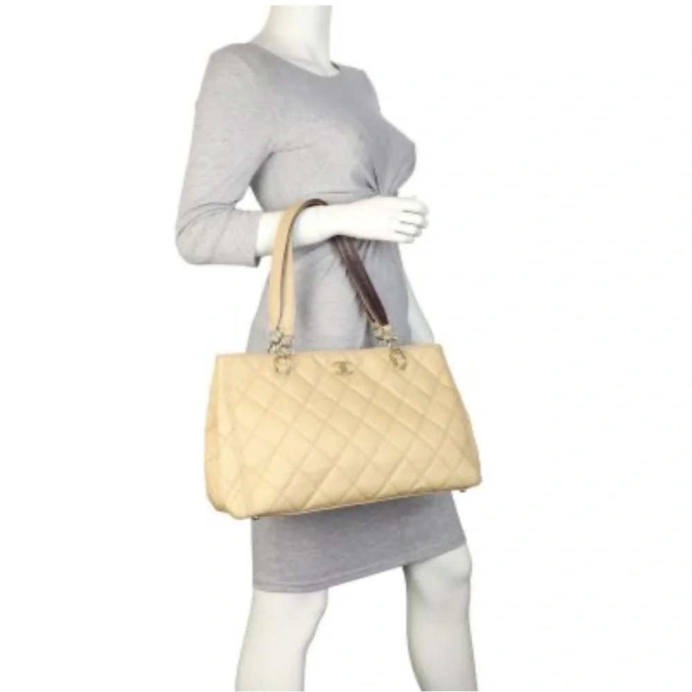 CHANEL feminine practical